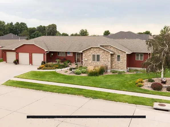 4065 Sandalwood Dr, Grand Island, NE 68803
