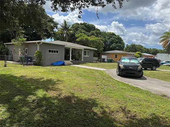 3rd image of 13301 NW Miami Ct