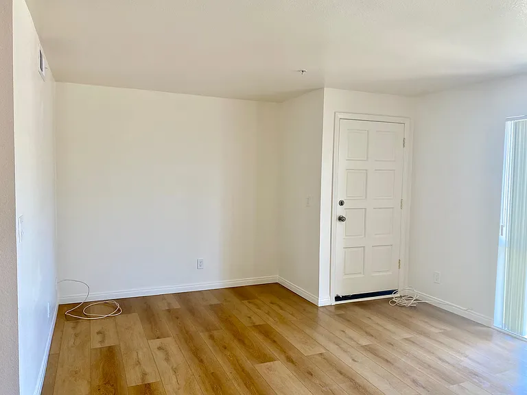 108 W Maple St #23 — Photo 17