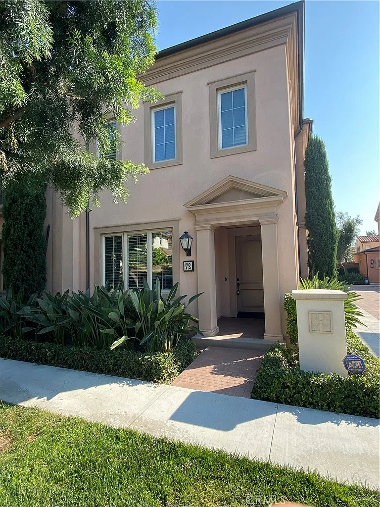 4 bed, 2400 sqft, $5,600 — Photo 3