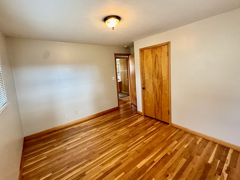 3929 Lakeview Dr — Photo 10
