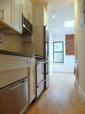 Rented by Manhattan Connection | media 28