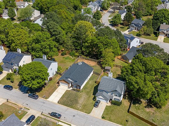 5th image of 8 Ridgebrook Way