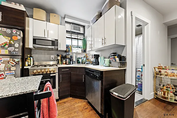 Rented by ERNY LLC | media 21