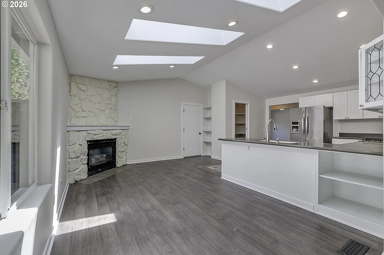 3 bed, 1867 sqft, $3,249 — Photo 4