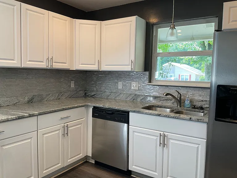 303 S Willow Ln — Photo 5