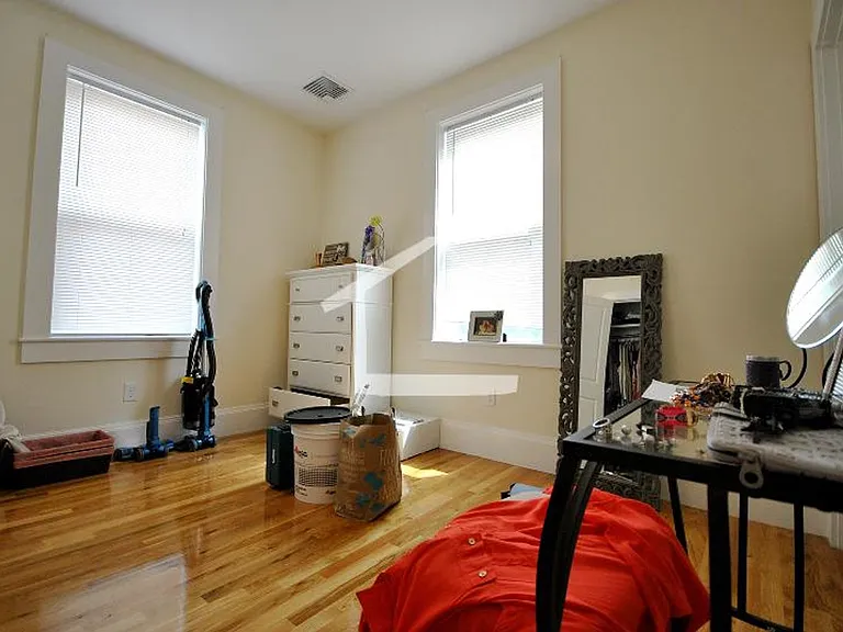 6 Larose Pl #1B — Photo 6