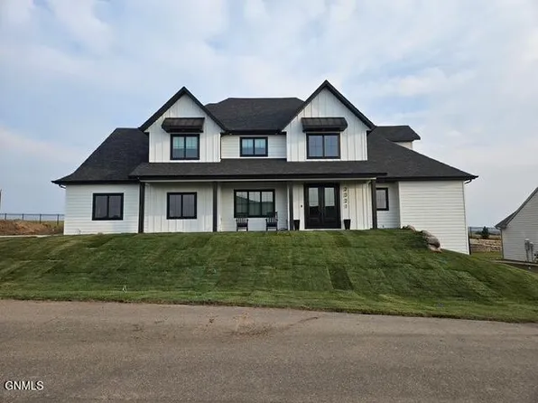 3321 Palmer Pl, Bismarck, ND 58503