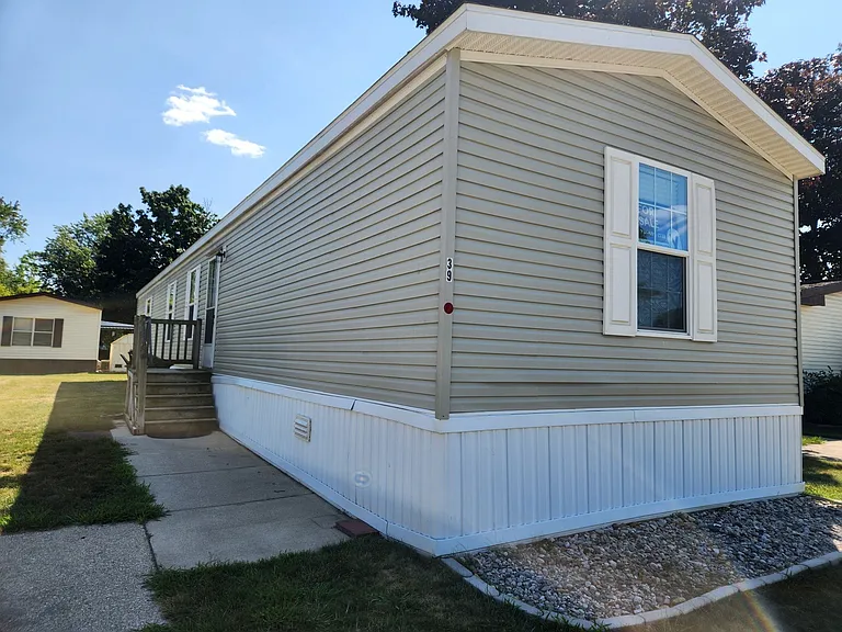 Belle Villa Lake — Photo 18