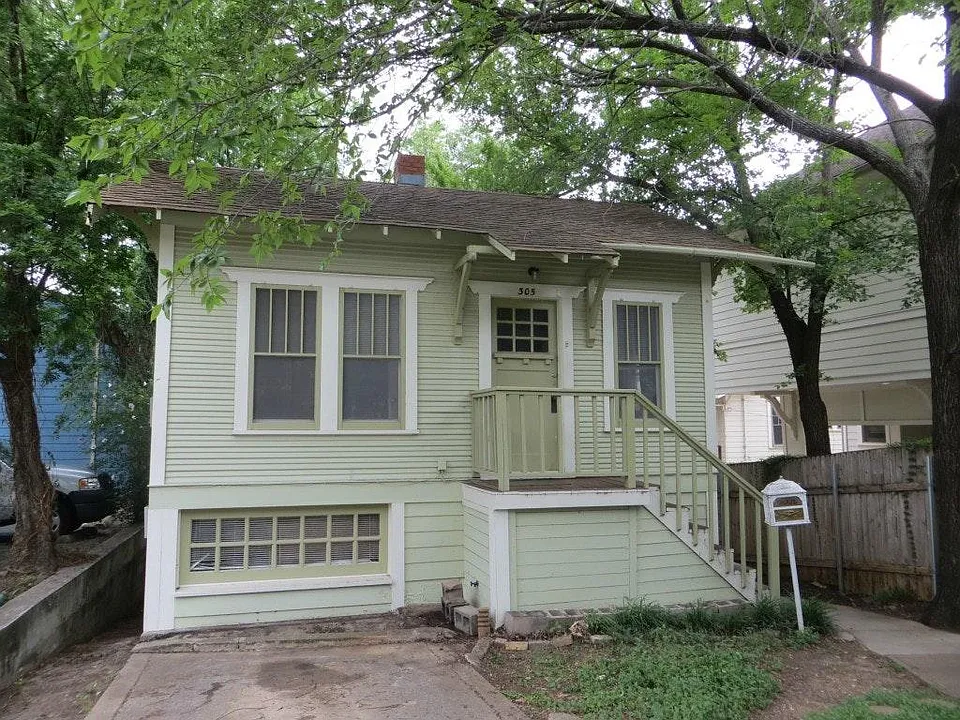 305 W 29th St