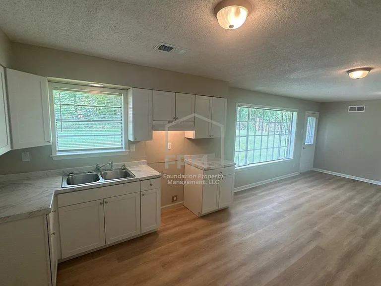 2224 Willow Wood Ave — Photo 5