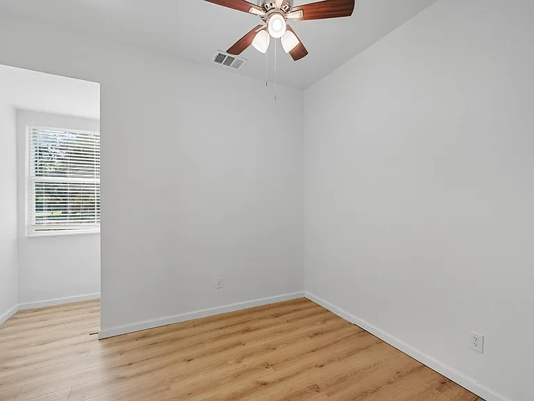 728 S Elm St — Photo 4