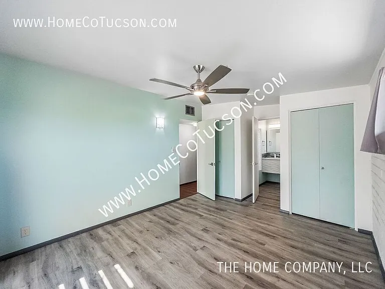 120 E Magee Rd — Photo 17