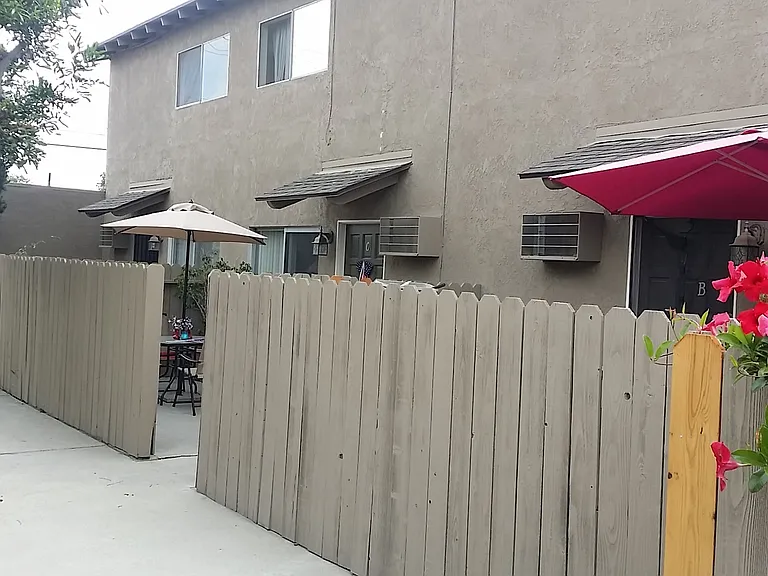 4171 Howard Ave — Photo 3