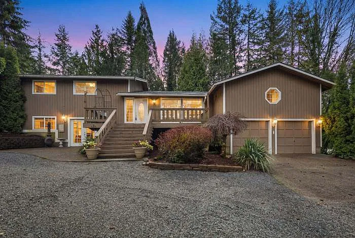 3 bed, 2.5 bath, 2500 sqft, $3,500 — Photo 2