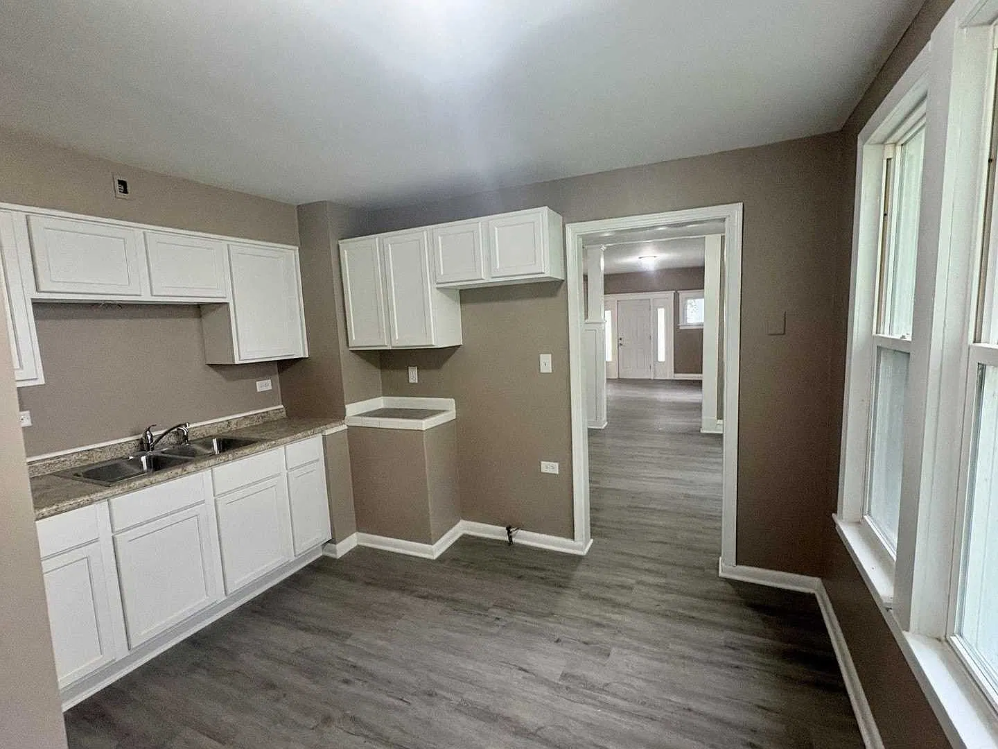 396 S Rosewood Ave — Photo 4