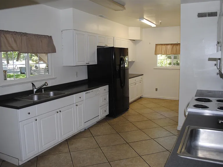 1163 Arcadian Ave — Photo 6