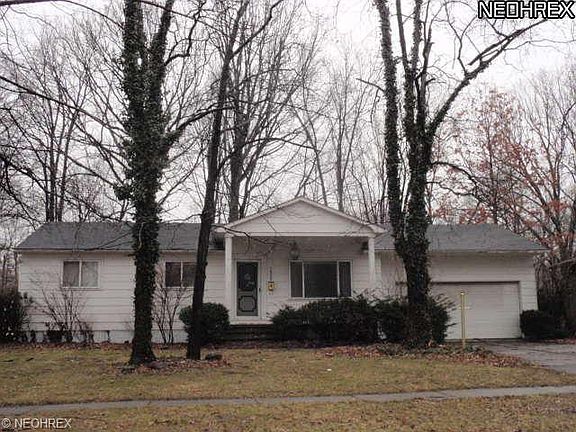 2nd image of 1828 N Nantucket Dr