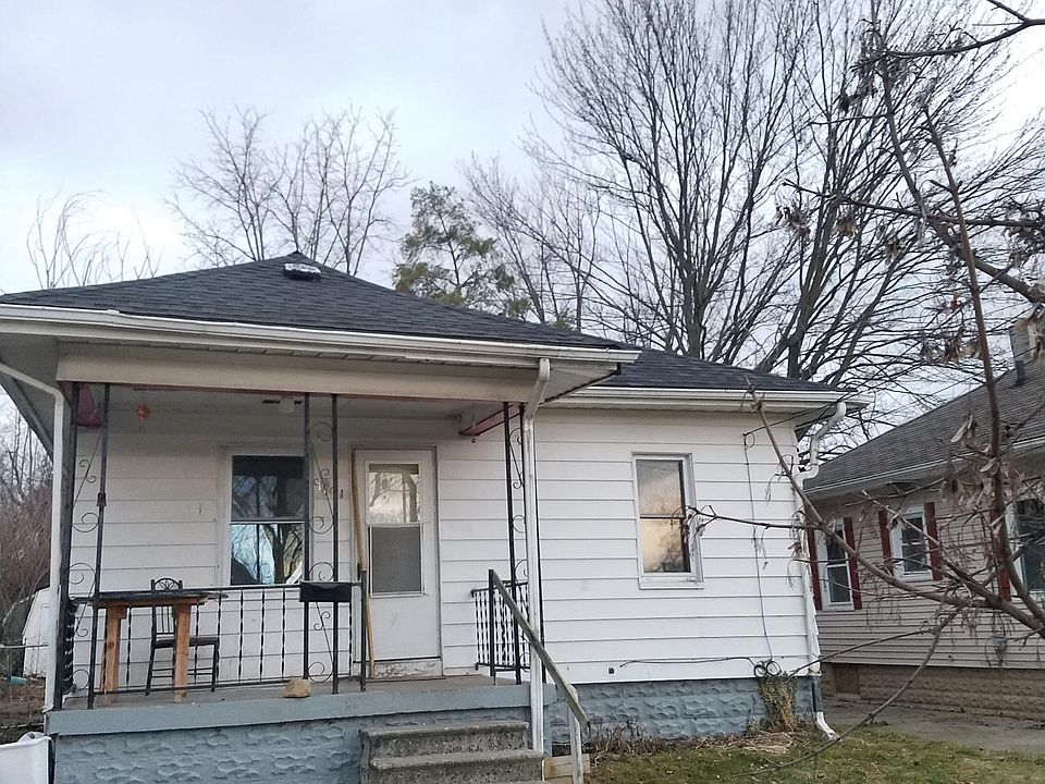 Covered Front porch, entrance, window to the right is the fr