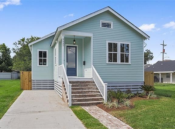 2nd image of 2527 Mendez St