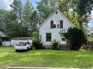 260 W 1st St, Galesburg, IL 61401