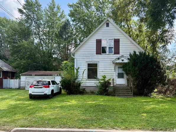 260 W 1st St, Galesburg, IL 61401