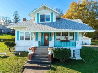 936 N Cody Rd, Le Claire, IA 52753