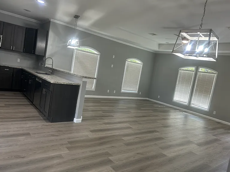 6599 Johnson Ln — Photo 2