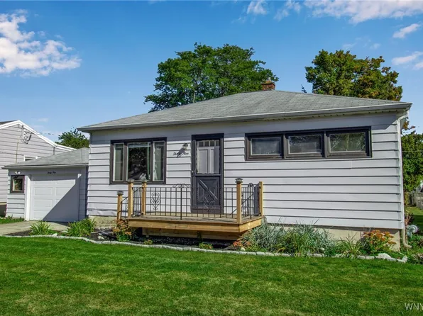 39 Emerald Dr, West Seneca, NY 14224