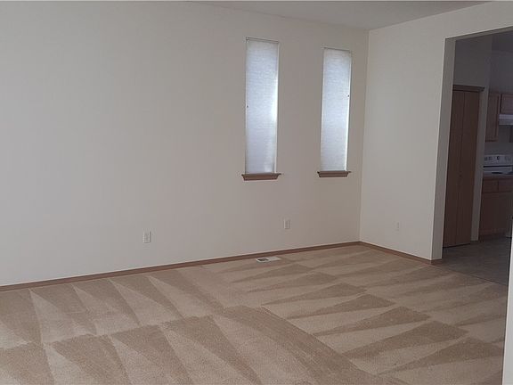 3rd image of 913 Gina Ct SE