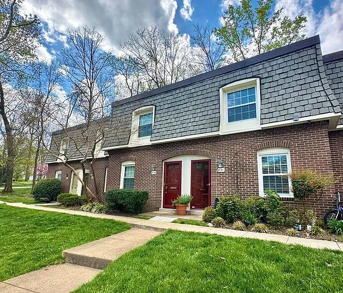 8131 Kingsway Ct — Photo 1