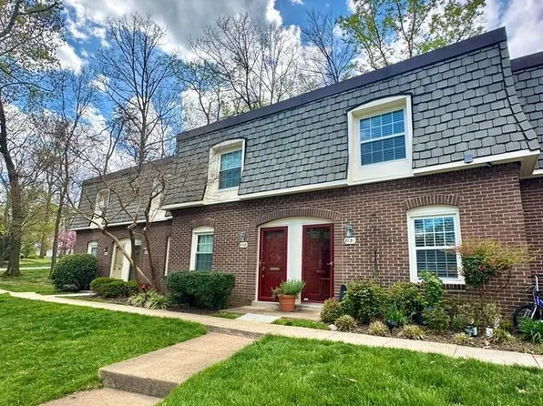 8131 Kingsway Ct, Springfield, VA 22152