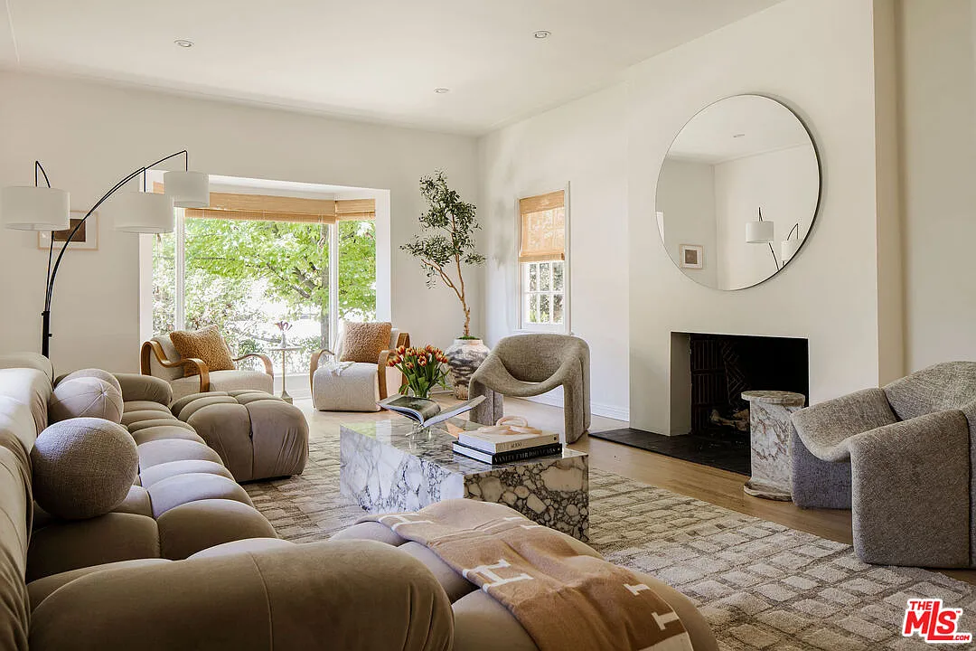 3 bed, 3.0 bath, 2395 sqft, $12,500 — Photo 1