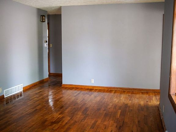 5th image of 1411 N Kruse Ave