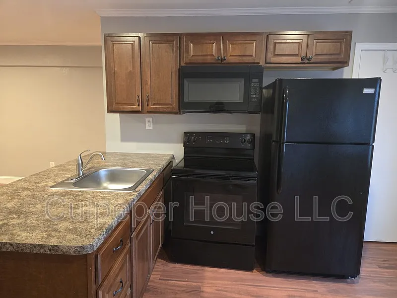 Building Photo - 2854 W Sylvania Ave #10