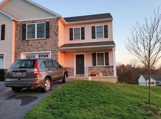 218 Red Fern Dr, East Earl, PA