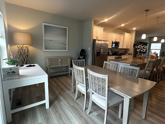 4th image of 35436 Wright Way