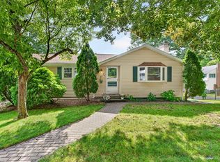 38 Paulson Dr, Burlington, MA 01803