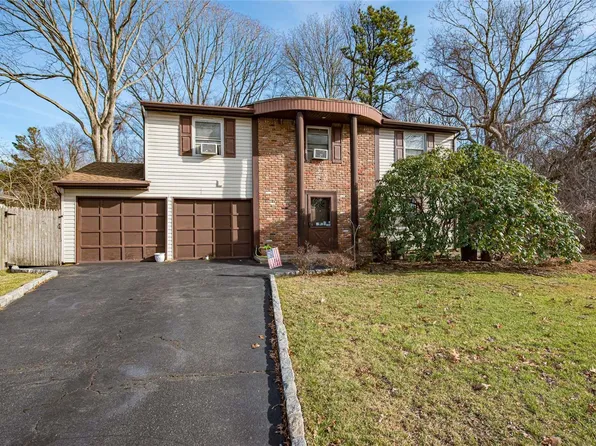 51 Imperial Drive, Selden, NY 11784
