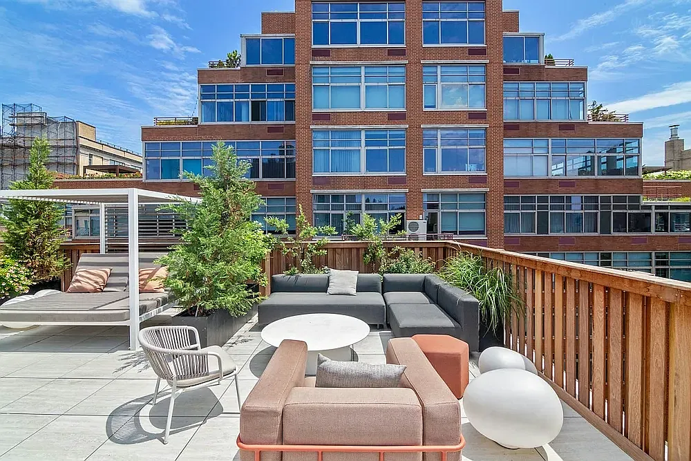 110 Horatio Street — Photo 4