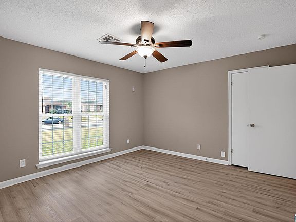 5th image of 4130 Brooktree Rd