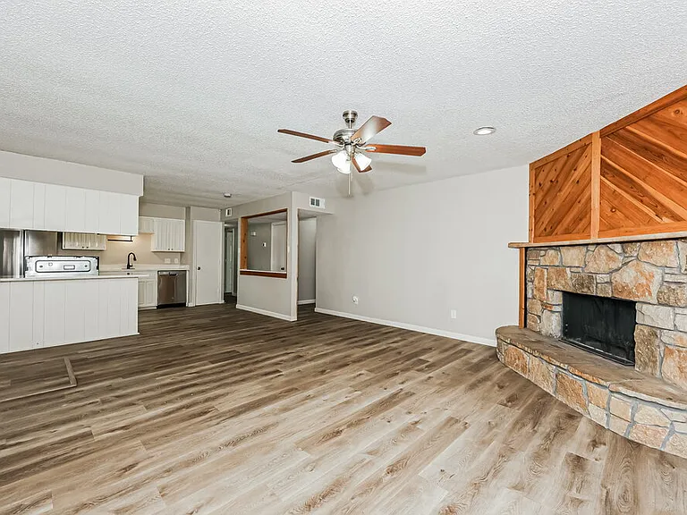 933 Lemontree Dr — Photo 4