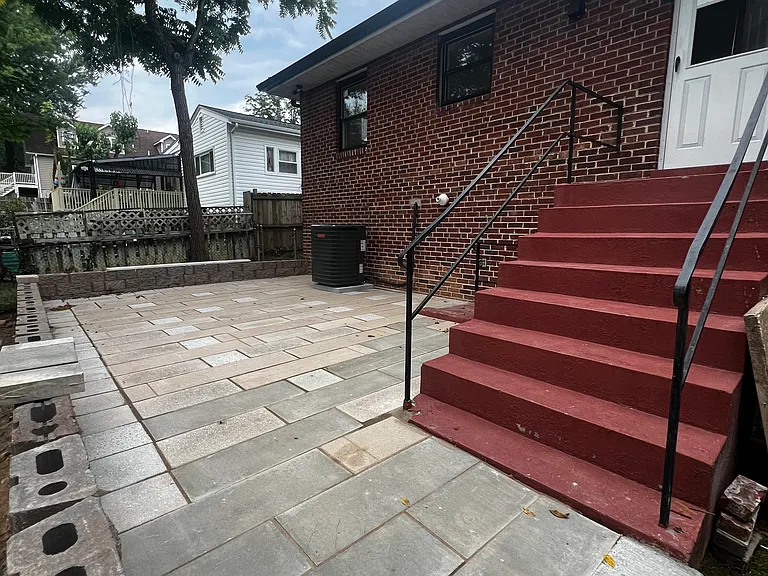 2404 Darrow St — Photo 28