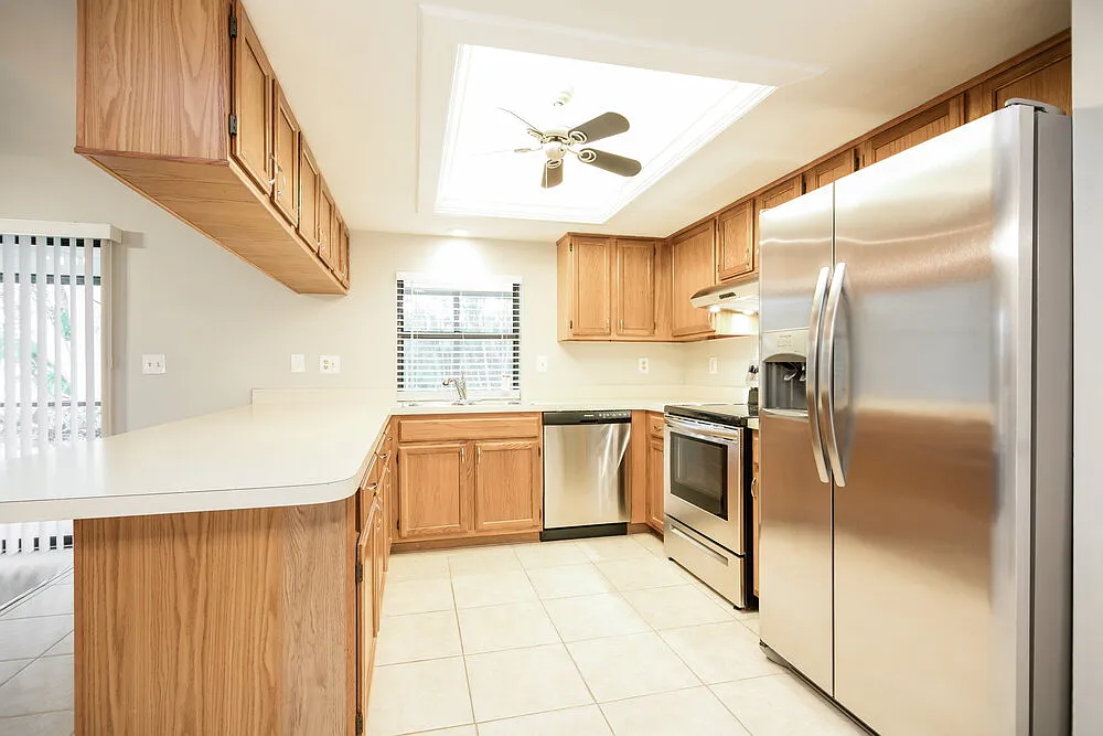 3 bed, 2.0 bath, 1462 sqft, $1,740 — Photo 4