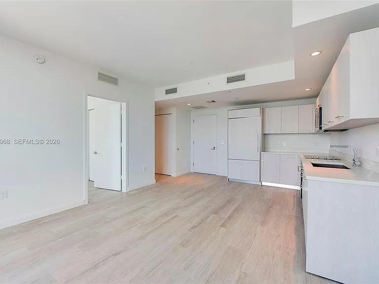 55 SW 9th St #3507 — Photo 8