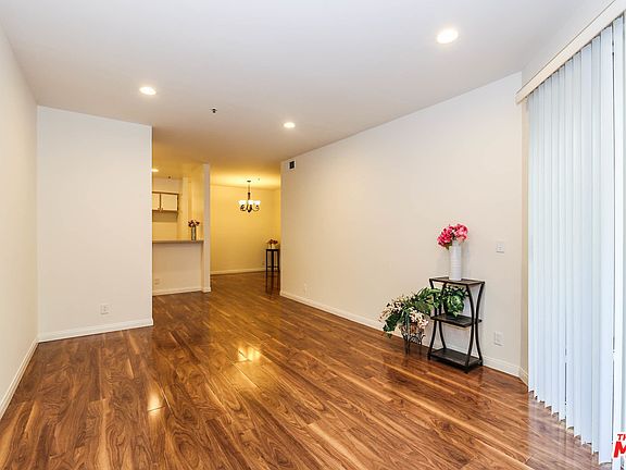 4th image of 500 S Berendo St APT 105