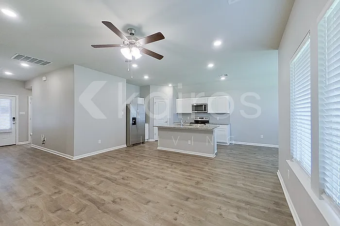 3 bed, 2.0 bath, 1447 sqft, $1,845 — Photo 3