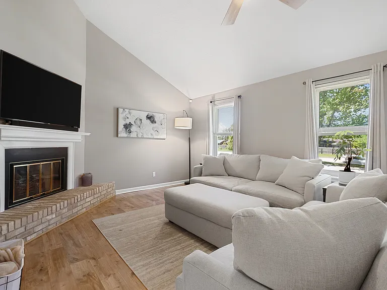 2815 Dandor Rd — Photo 2