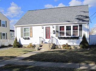 37 Delway Rd, Cranston, RI 02910