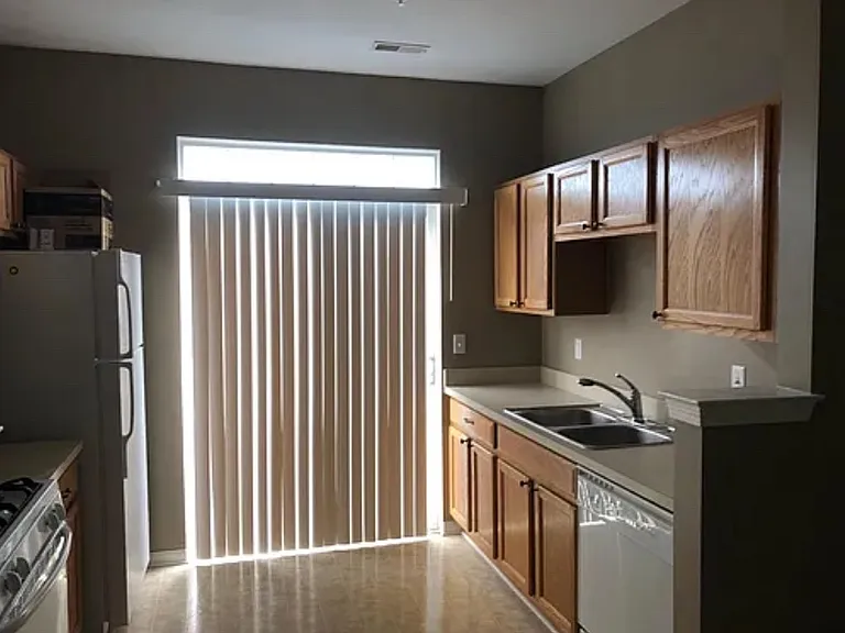 560 Superior Pkwy — Photo 13